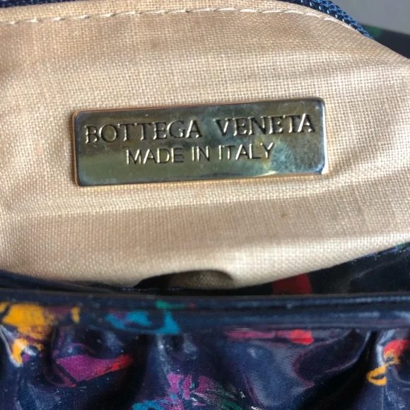 BLACK BOTTEGA VENETA BUTTERFLY Vinyl Crossbody Bag VINTAGE 80’s - Picture 9 of 9